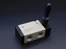 SV-E-H-32-15-V Пневмораспределитель 3/2, G1/2 джойстик, с фиксацией